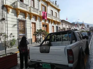 Asalto en Arequipa: Madre y Hijo Aterrorizaados por Delincuentes