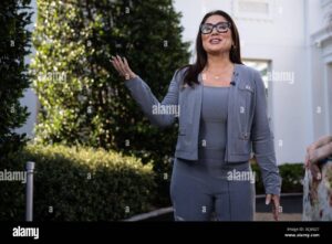 Renuncia Lori Chavez-DeRemer: Lo que Revelan las Acusaciones