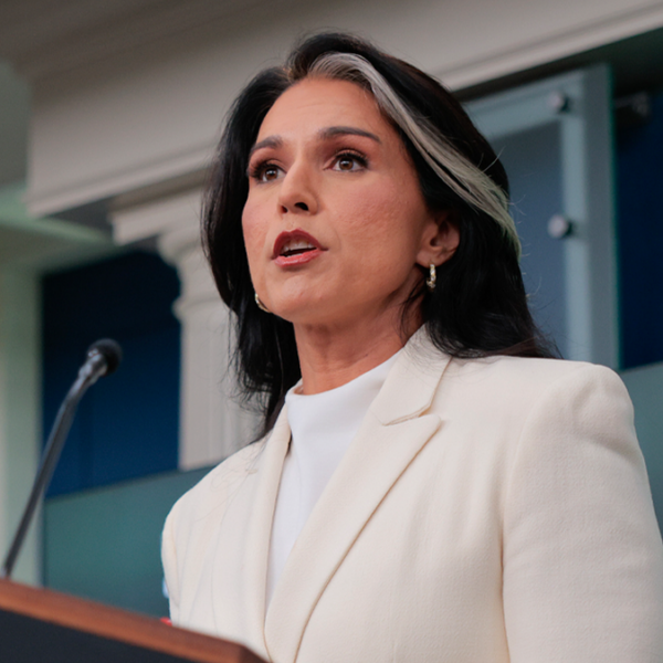 Tulsi Gabbard renuncia: Razones detrás de su decisión impactante