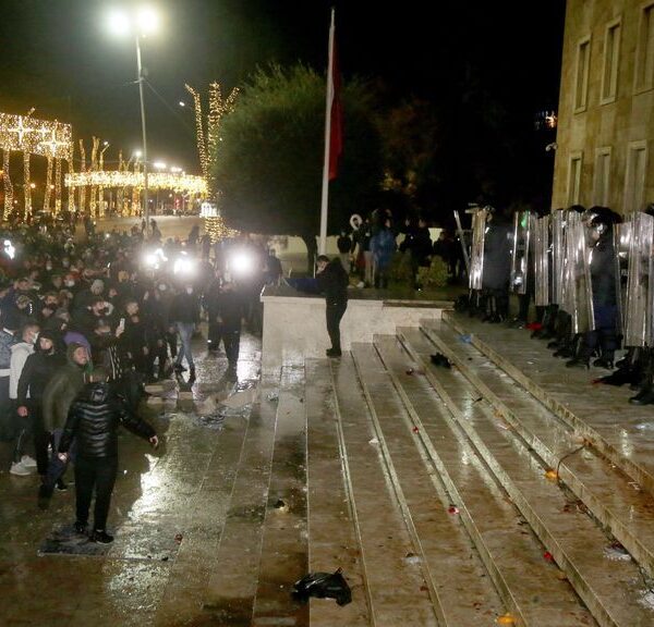 Kushner en Albania: ¿Por qué el desarrollo de lujo provoca protestas masivas?