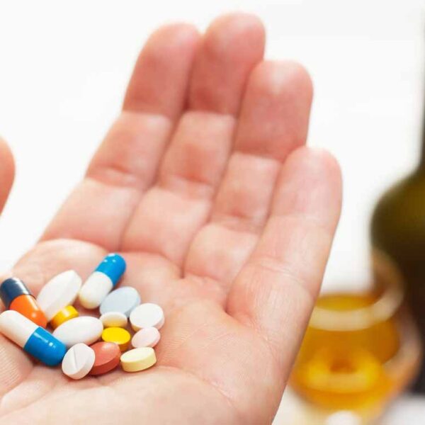 Interacciones entre Alcohol y Medicamentos: Lo Que Debes Saber