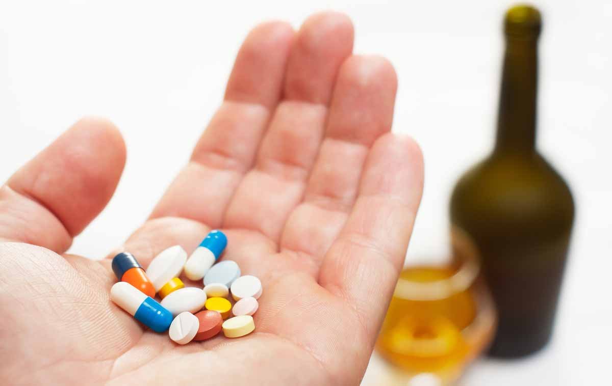 Interacciones entre Alcohol y Medicamentos: Lo Que Debes Saber