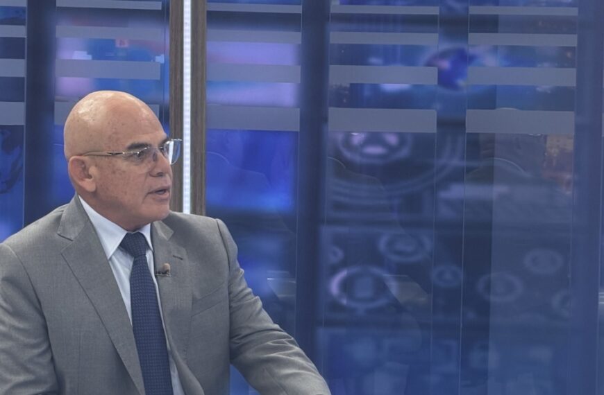 LUM: ¿Por qué Ernesto Álvarez Miranda propone una reorganización radical?