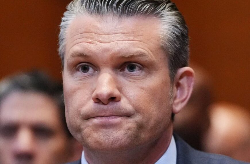 Pete Hegseth: La Crítica de Thom Tillis y la Controversia Creciente