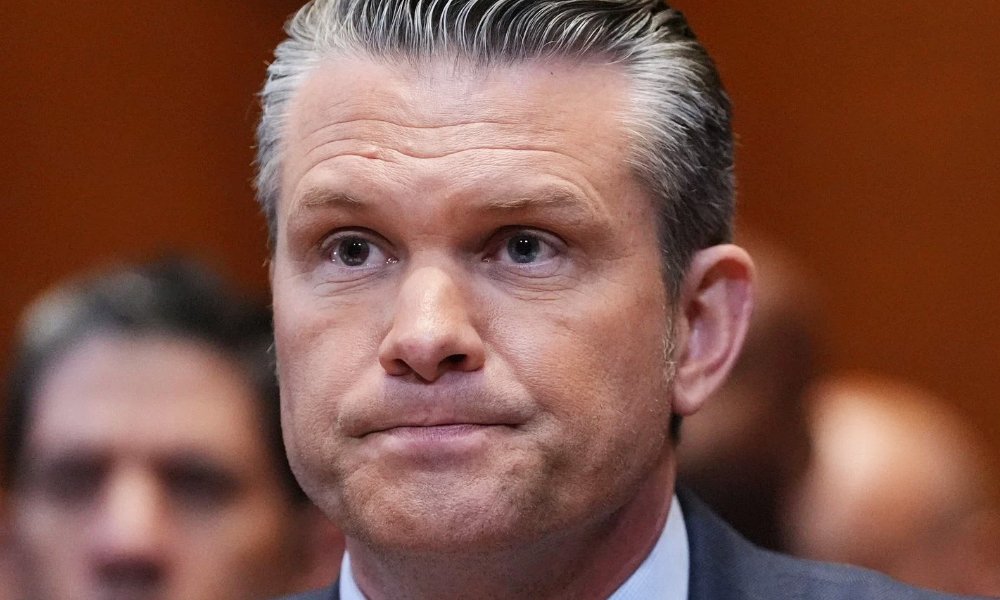 Pete Hegseth: La Crítica de Thom Tillis y la Controversia Creciente