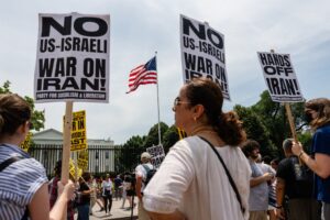 Conflicto Irán Estados Unidos: Explosiones y Crisis en el Golfo
