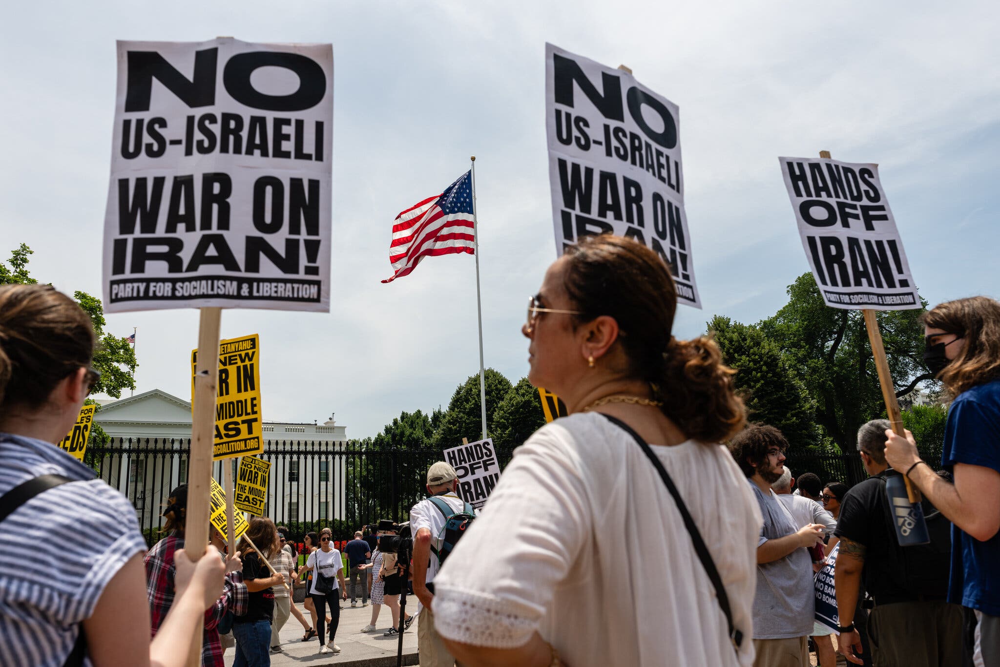 Conflicto Irán Estados Unidos: Explosiones y Crisis en el Golfo