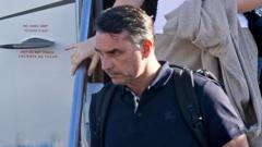 Flávio Bolsonaro se autodenomina líder de Brasil tras su derrota
